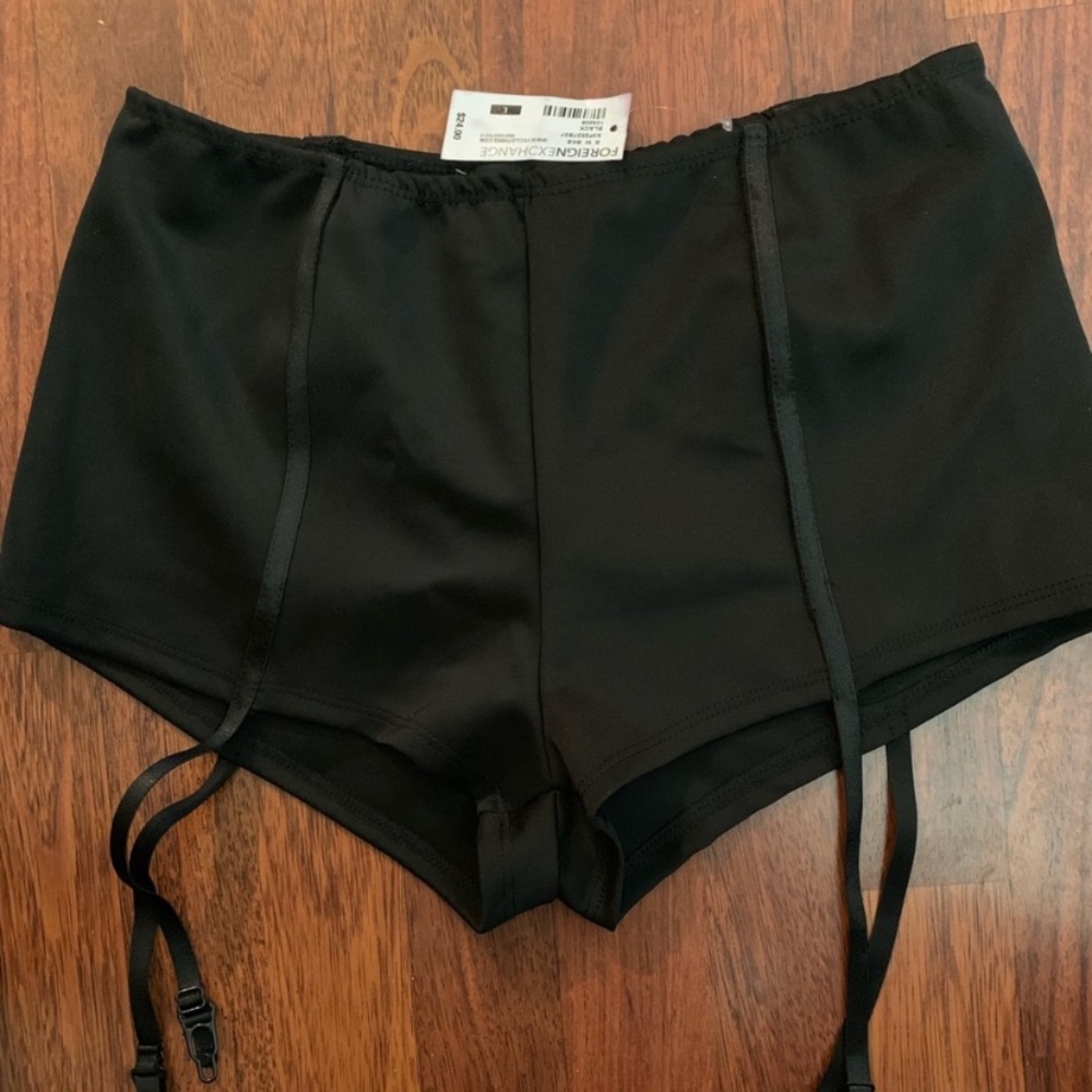 L rave booty shorts garter shorts